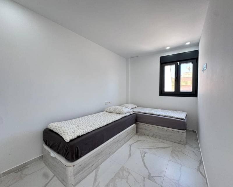 2 soveværelse Penthouse til salg i Torrevieja med swimmingpool - € 390.000 (Ref: 9240922)