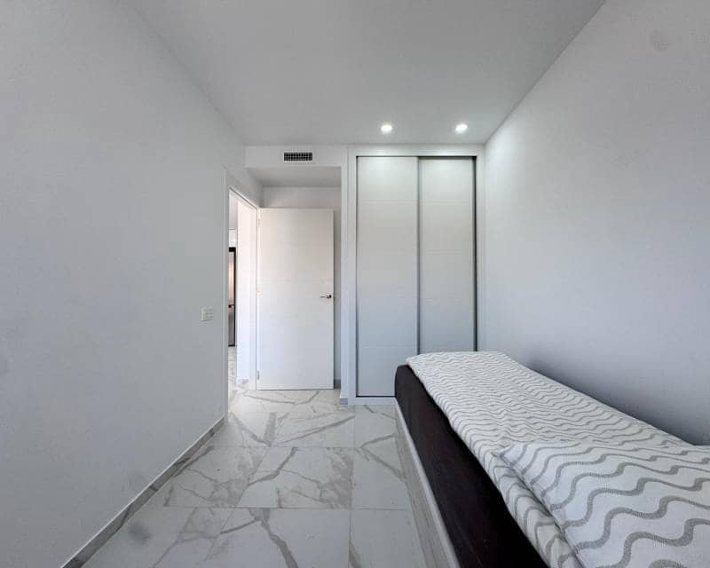 2 soveværelse Penthouse til salg i Torrevieja med swimmingpool - € 390.000 (Ref: 9240922)