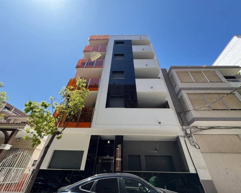 2 soveværelse Penthouse til salg i Torrevieja med swimmingpool - € 390.000 (Ref: 9240922)