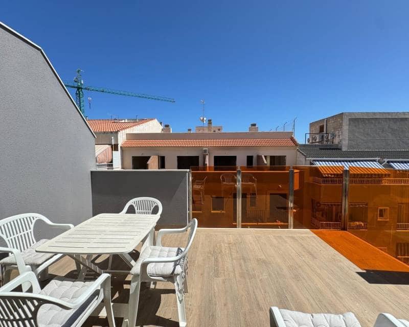 2 soveværelse Penthouse til salg i Torrevieja med swimmingpool - € 390.000 (Ref: 9240922)