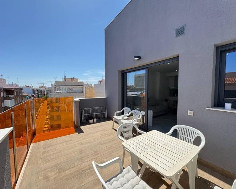 2 soveværelse Penthouse til salg i Torrevieja med swimmingpool - € 390.000 (Ref: 9240922)