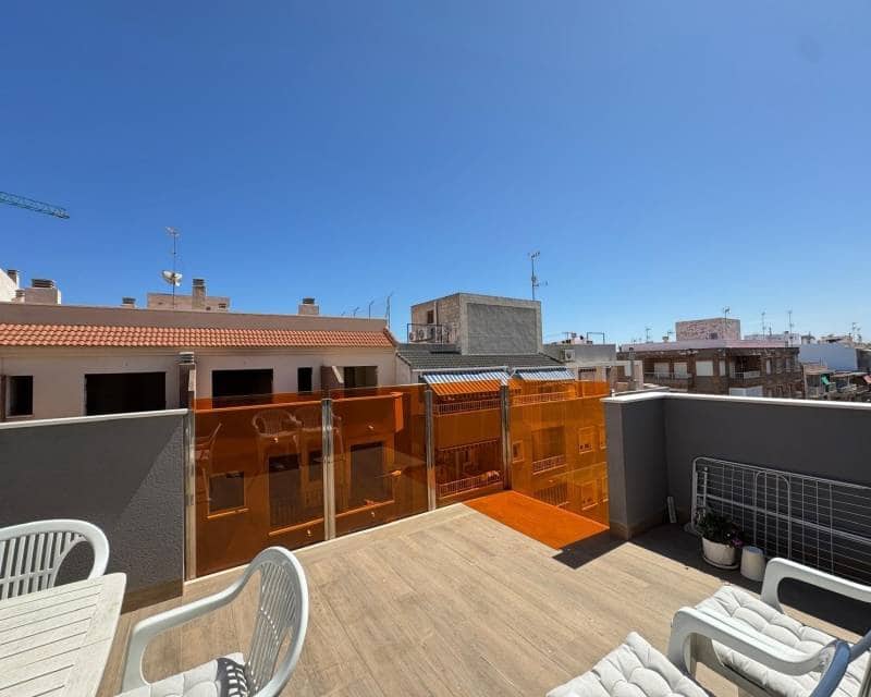 2 soveværelse Penthouse til salg i Torrevieja med swimmingpool - € 390.000 (Ref: 9240922)