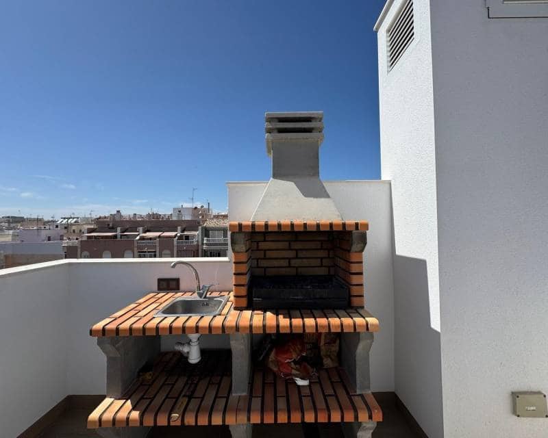 2 soveværelse Penthouse til salg i Torrevieja med swimmingpool - € 390.000 (Ref: 9240922)