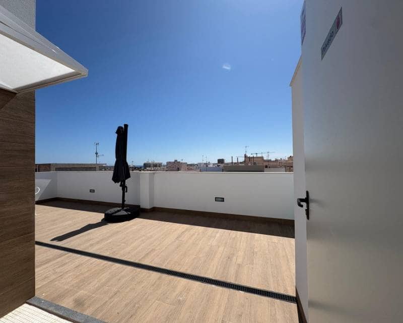 2 soveværelse Penthouse til salg i Torrevieja med swimmingpool - € 390.000 (Ref: 9240922)