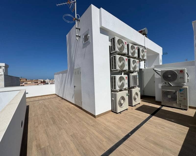 2 soveværelse Penthouse til salg i Torrevieja med swimmingpool - € 390.000 (Ref: 9240922)
