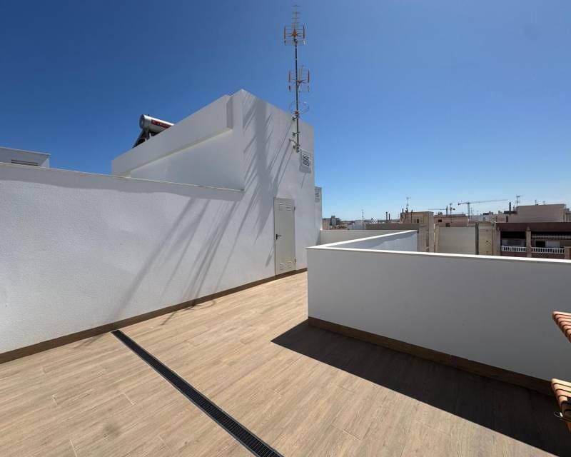 2 soveværelse Penthouse til salg i Torrevieja med swimmingpool - € 390.000 (Ref: 9240922)