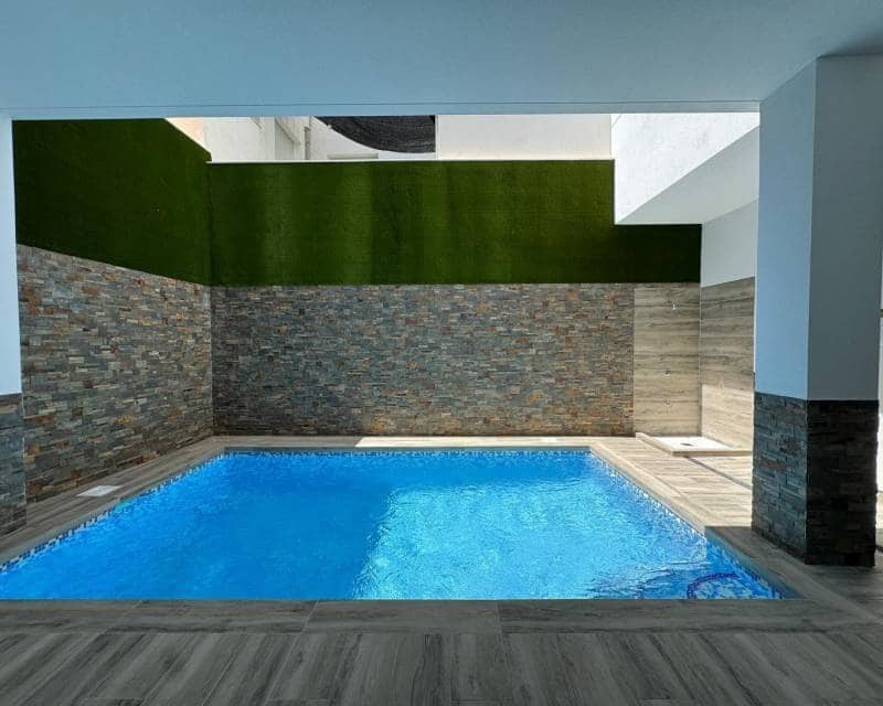 2 soveværelse Penthouse til salg i Torrevieja med swimmingpool - € 390.000 (Ref: 9240922)