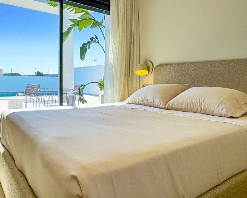 4 soveværelse Semi-Rækkehus til salg i Ciudad Quesada med swimmingpool garage - € 760.000 (Ref: 9255904)