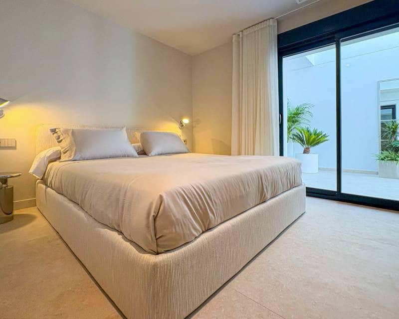 4 soveværelse Semi-Rækkehus til salg i Ciudad Quesada med swimmingpool garage - € 760.000 (Ref: 9255904)