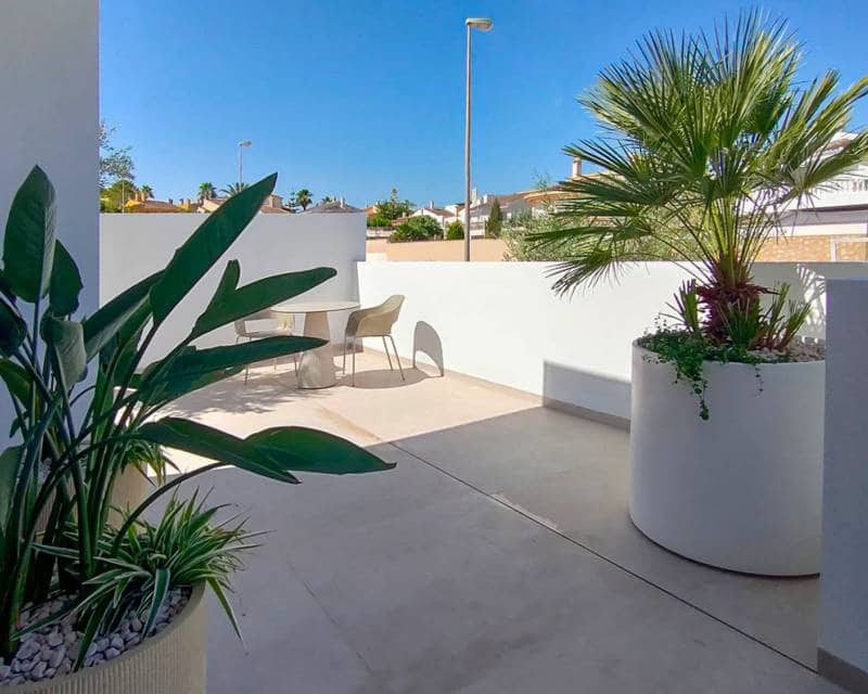 4 soveværelse Semi-Rækkehus til salg i Ciudad Quesada med swimmingpool garage - € 699.750 (Ref: 9255905)