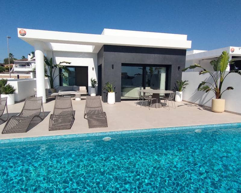 4 soveværelse Semi-Rækkehus til salg i Ciudad Quesada med swimmingpool garage - € 699.750 (Ref: 9255905)