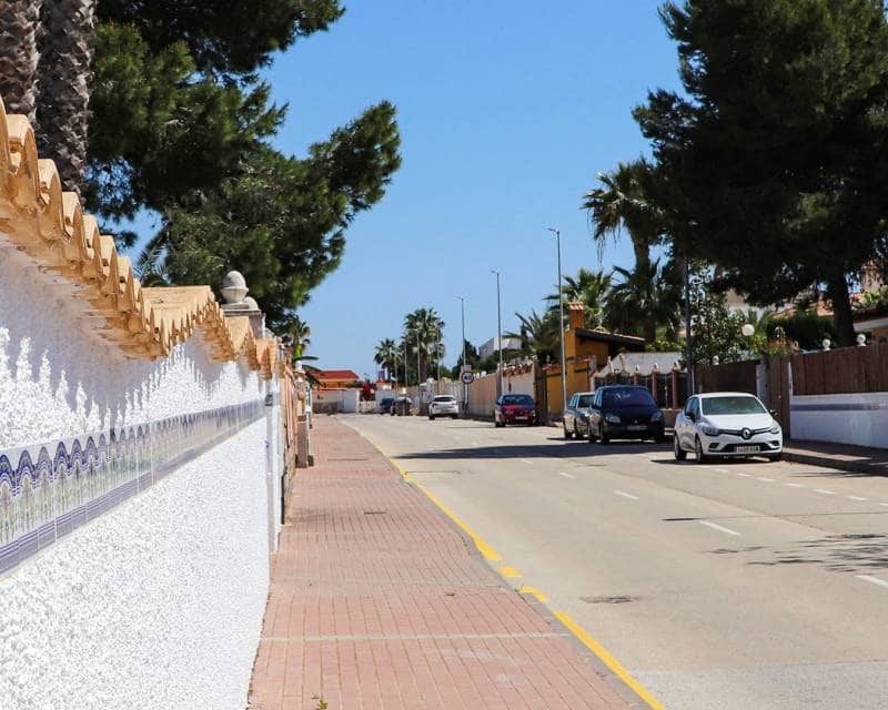 4 makuuhuone Huvila myytävänä paikassa San Fulgencio mukana uima-altaan 
autotalli - 1 187 000 € (Ref: 9258193)