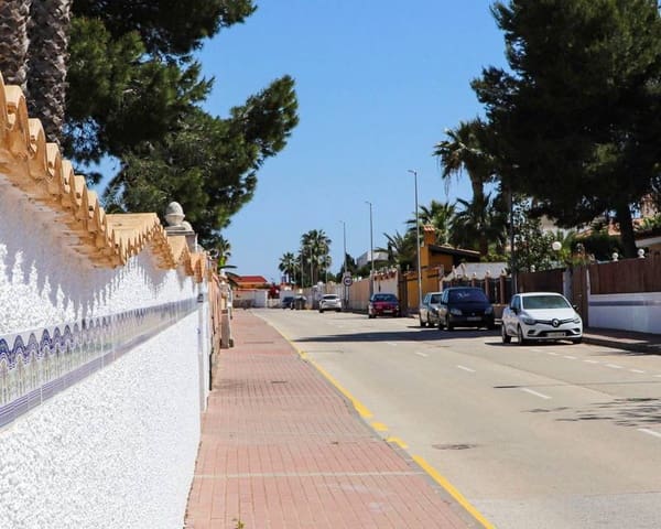 4 makuuhuone Huvila myytävänä paikassa San Fulgencio mukana uima-altaan 
autotalli - 1 187 000 € (Ref: 9258193)