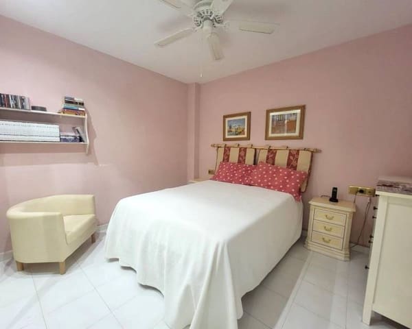 Apartamento de 2 habitaciones en Las Piscinas Naturales, Torrevieja en venta - 139.900 € (Ref: 9278795)