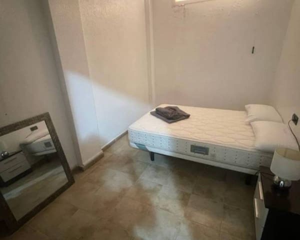 5 slaapkamer Rijtjeshuis te koop in El Edén, Guardamar del Segura met zwembad garage - € 249.900 (Ref: 9288518)