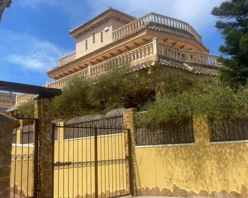 5 bedroom Terraced Villa for sale in Guardamar del Segura with pool garage - € 249,900 (Ref: 9288518)