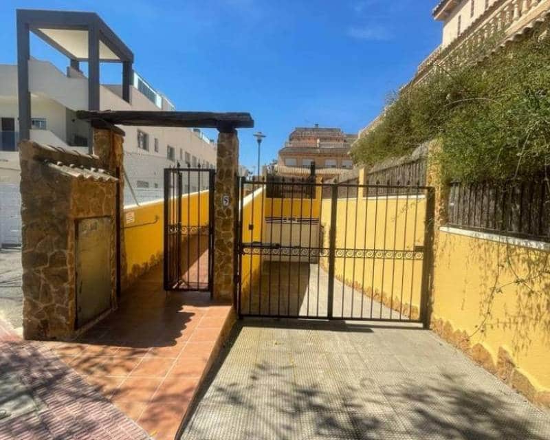 5 bedroom Terraced Villa for sale in Guardamar del Segura with pool garage - € 249,900 (Ref: 9288518)