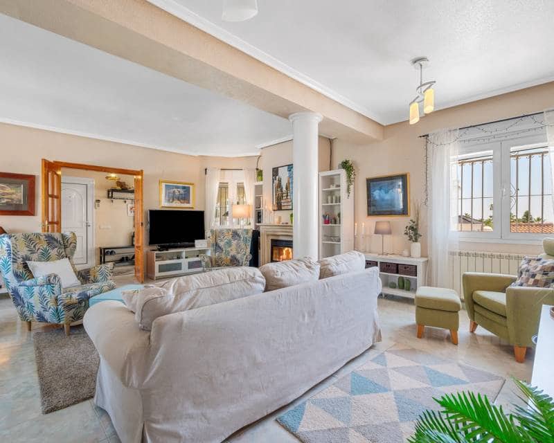 3 soverom Villa til salgs i Ciudad Quesada med svømmebasseng garasje - € 460 000 (Ref: 9296136)