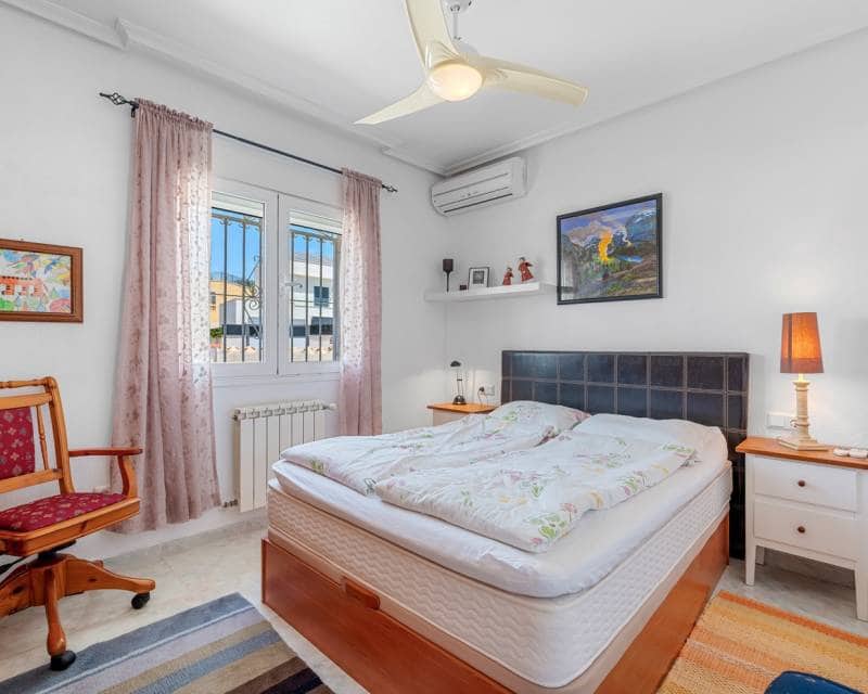 3 soverom Villa til salgs i Ciudad Quesada med svømmebasseng garasje - € 460 000 (Ref: 9296136)