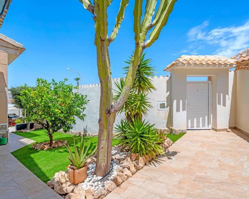 3 soverom Villa til salgs i Ciudad Quesada med svømmebasseng garasje - € 460 000 (Ref: 9296136)