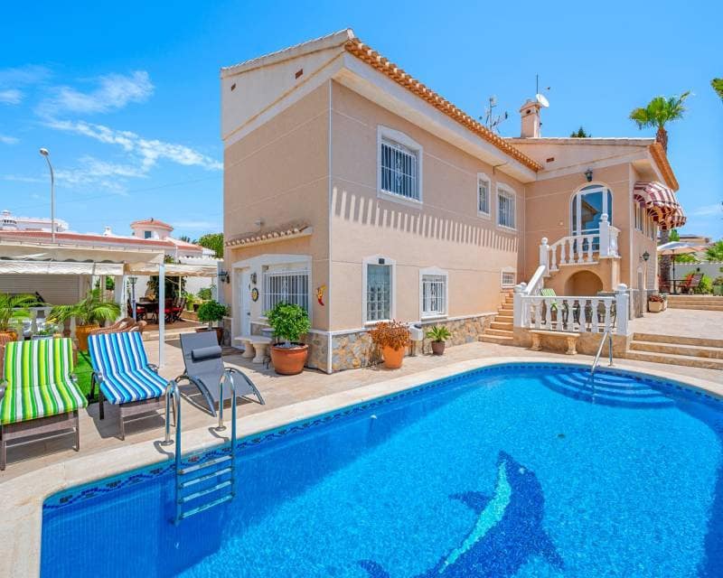 3 soverom Villa til salgs i Ciudad Quesada med svømmebasseng garasje - € 460 000 (Ref: 9296136)