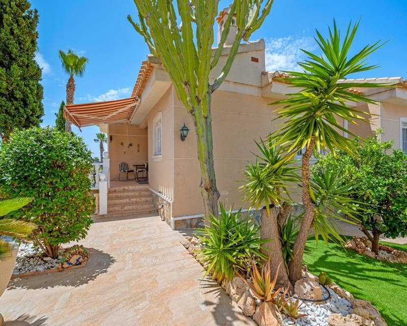 3 soverom Villa til salgs i Ciudad Quesada med svømmebasseng garasje - € 460 000 (Ref: 9296136)