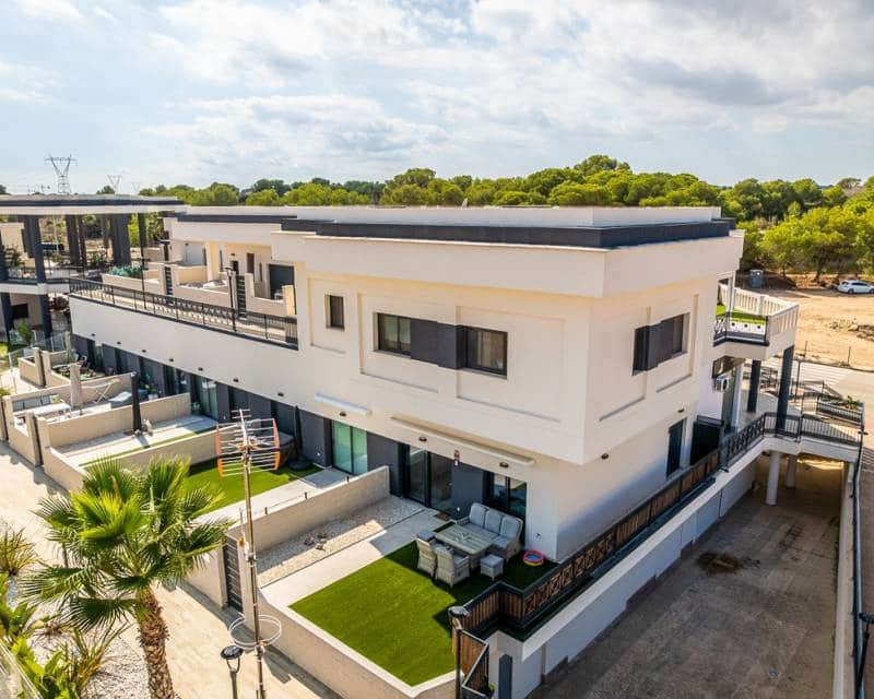 2 soverom Hus til salgs i Lo Crispin med svømmebasseng garasje - € 239 000 (Ref: 9301417)