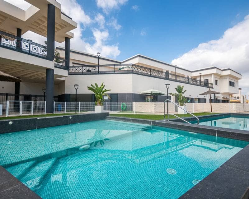 2 soverom Hus til salgs i Lo Crispin med svømmebasseng garasje - € 239 000 (Ref: 9301417)