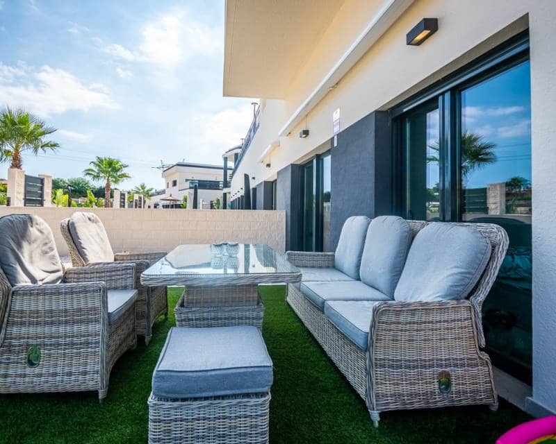 2 soverom Hus til salgs i Lo Crispin med svømmebasseng garasje - € 239 000 (Ref: 9301417)