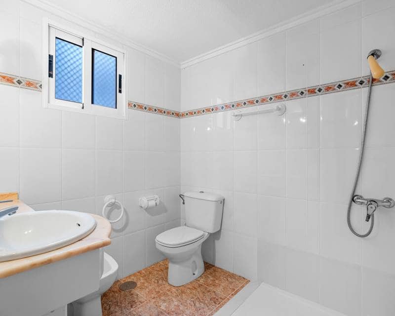 3 soveværelse Strandlejlighed til salg i Torrevieja med garage - € 475.000 (Ref: 9307042)