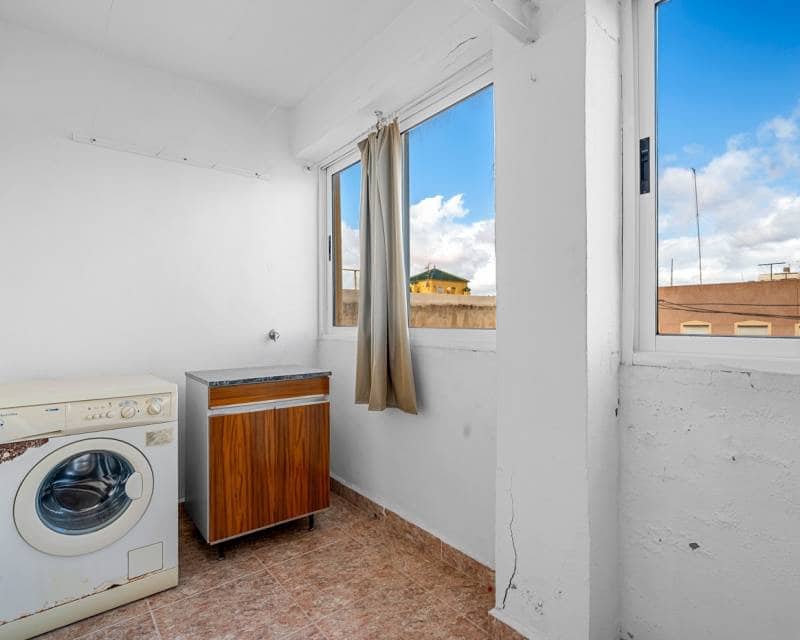 3 soveværelse Strandlejlighed til salg i Torrevieja med garage - € 475.000 (Ref: 9307042)