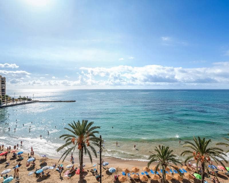 3 soveværelse Strandlejlighed til salg i Torrevieja med garage - € 475.000 (Ref: 9307042)