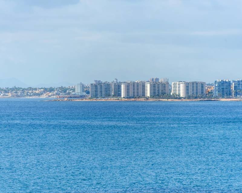 3 soveværelse Strandlejlighed til salg i Torrevieja med garage - € 475.000 (Ref: 9307042)