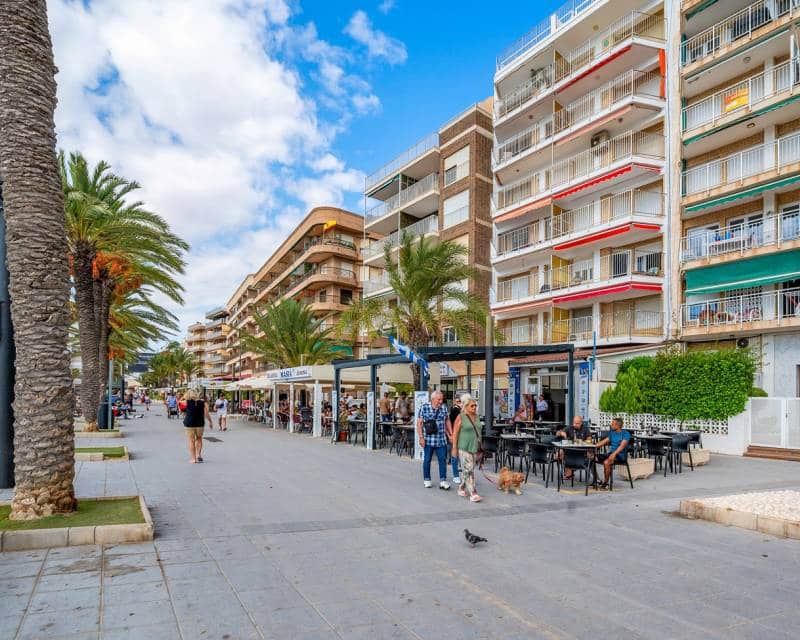 3 soveværelse Strandlejlighed til salg i Torrevieja med garage - € 475.000 (Ref: 9307042)