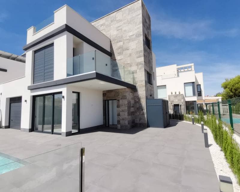 4 soveværelse Villa til salg i Playa Honda med swimmingpool garage - € 630.000 (Ref: 9311869)