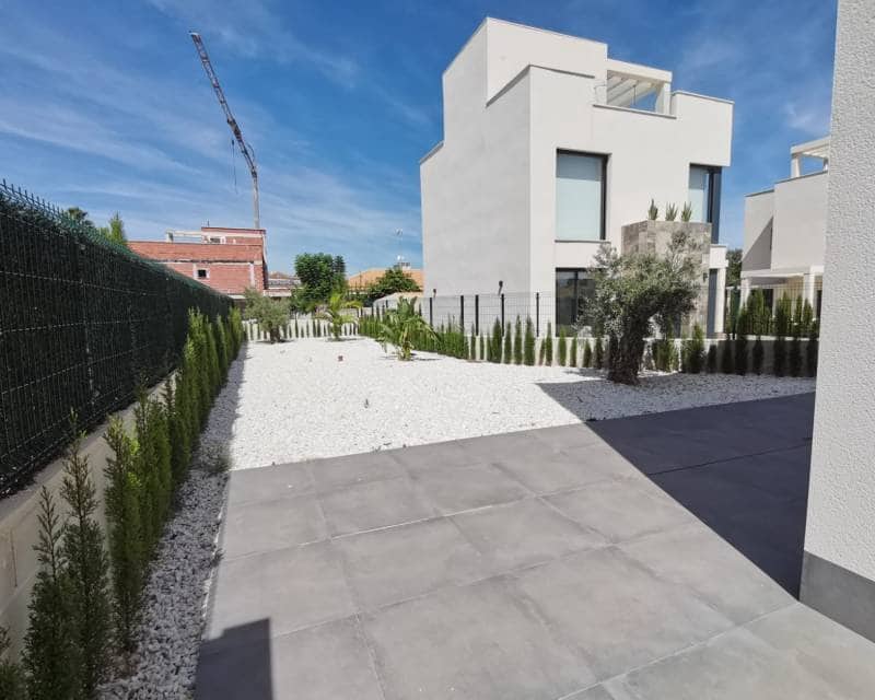 4 soveværelse Villa til salg i Playa Honda med swimmingpool garage - € 630.000 (Ref: 9311869)