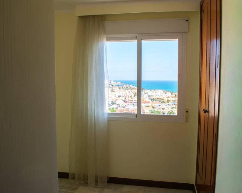 3 makuuhuone Huoneisto myytävänä paikassa Torrevieja mukana uima-altaan - 363 900 € (Ref: 9324480)