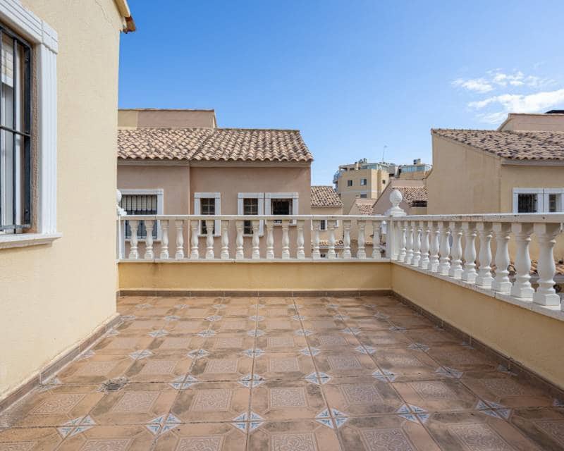 2 soveværelse Rækkehus til salg i Guardamar del Segura med swimmingpool garage - € 299.900 (Ref: 9340140)