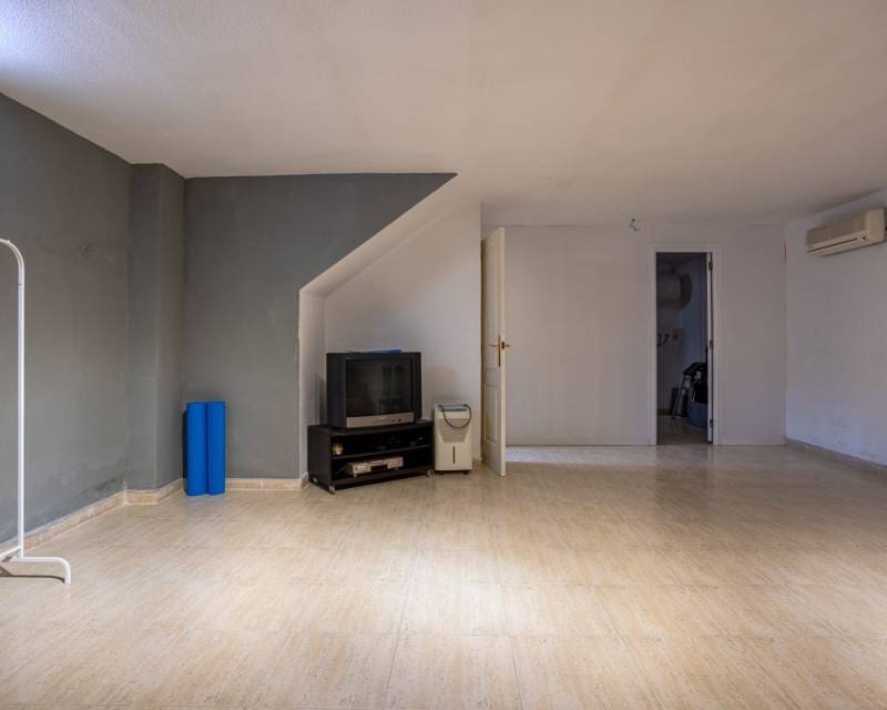 2 soveværelse Rækkehus til salg i Guardamar del Segura med swimmingpool garage - € 299.900 (Ref: 9340140)