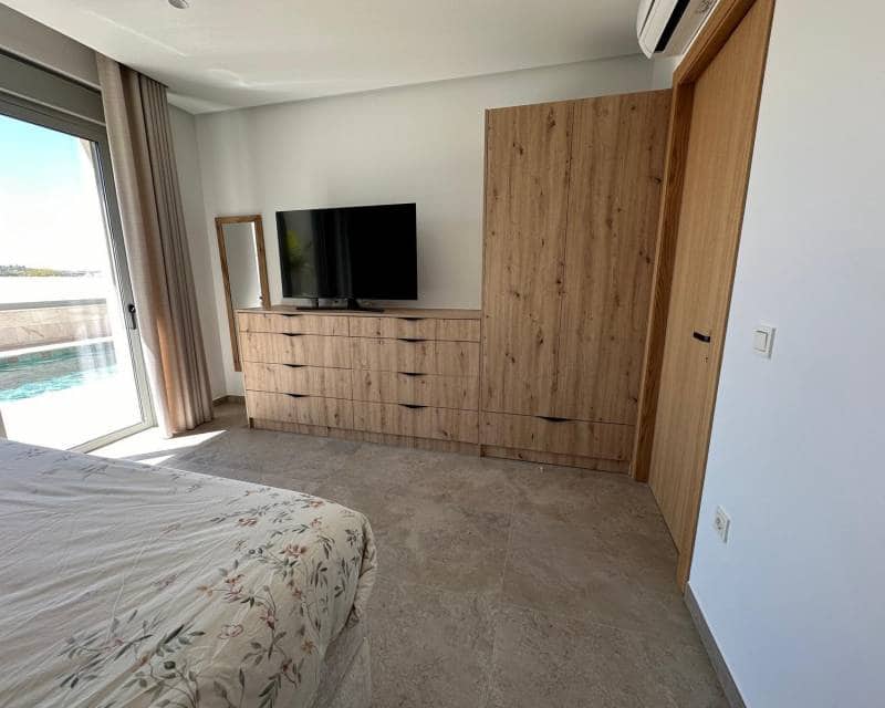 4 slaapkamer Villa te koop in Benijofar met zwembad garage - € 1.495.000 (Ref: 9345301)