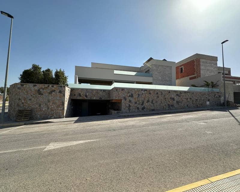 4 slaapkamer Villa te koop in Benijofar met zwembad garage - € 1.495.000 (Ref: 9345301)