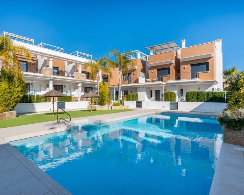 3 chambre Villa/Maison Mitoyenne à vendre à Ciudad Quesada avec piscine - 325 000 € (Ref: 9345762)