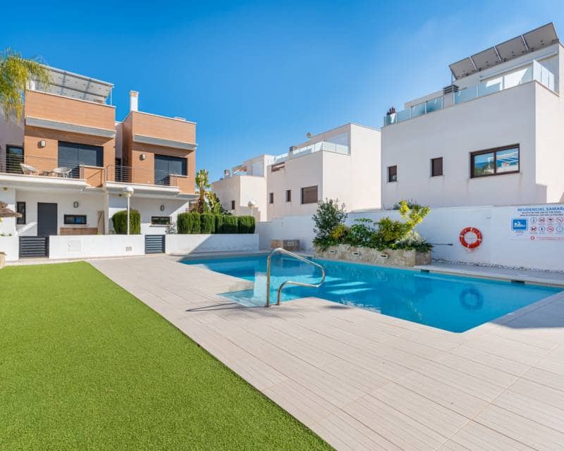 3 chambre Villa/Maison Mitoyenne à vendre à Ciudad Quesada avec piscine - 325 000 € (Ref: 9345762)