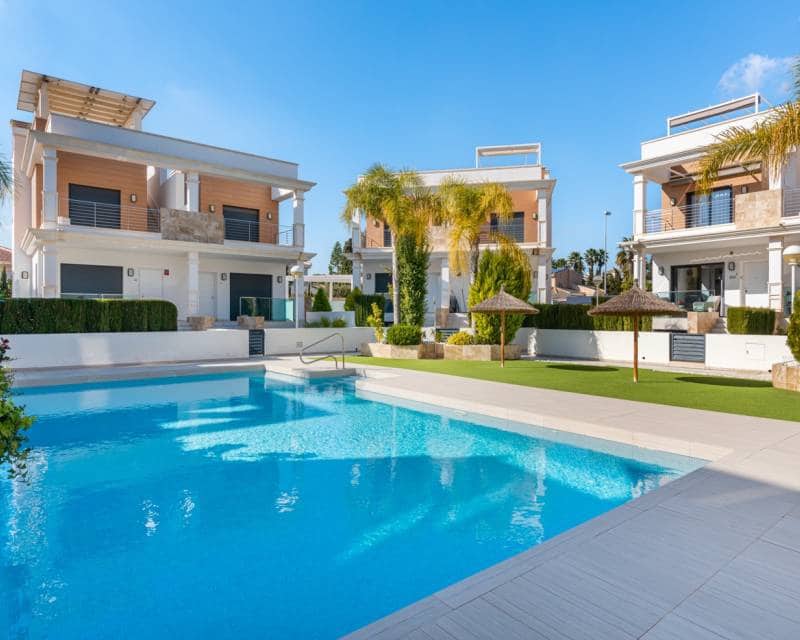 3 chambre Villa/Maison Mitoyenne à vendre à Ciudad Quesada avec piscine - 325 000 € (Ref: 9345762)