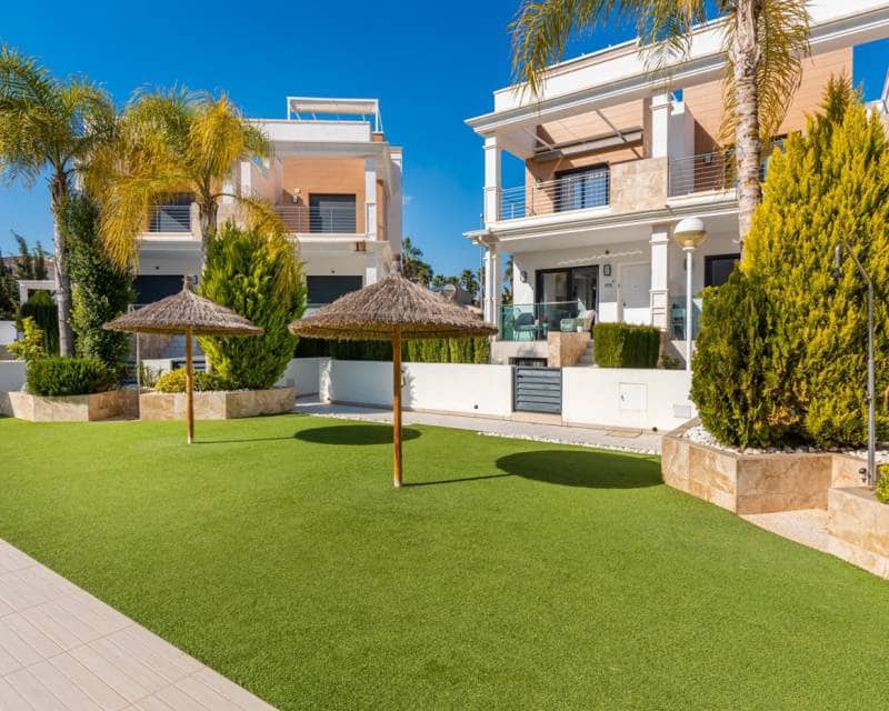 3 chambre Villa/Maison Mitoyenne à vendre à Ciudad Quesada avec piscine - 325 000 € (Ref: 9345762)