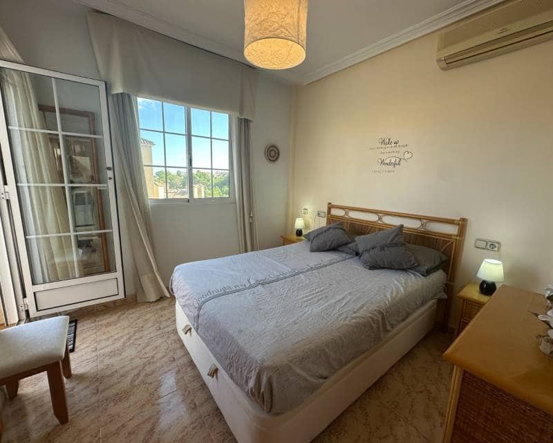 3 chambre Villa/Maison Semi-Mitoyenne à vendre à Villamartin avec piscine garage - 259 000 € (Ref: 9347908)