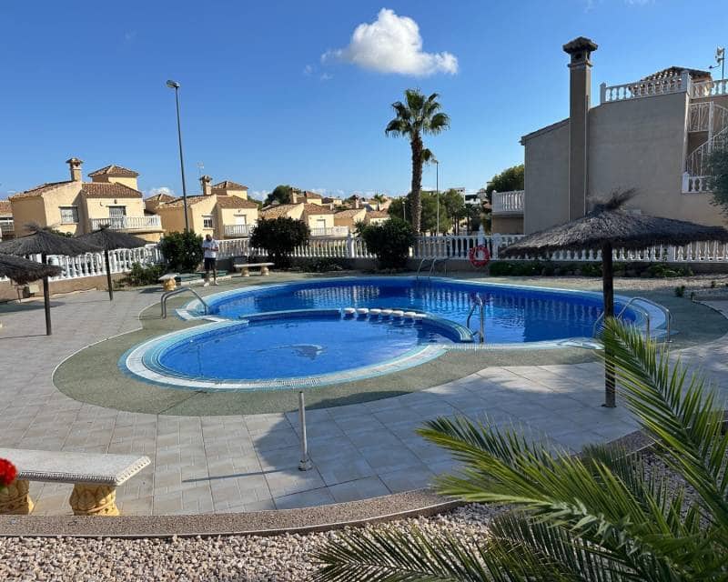 3 chambre Villa/Maison Semi-Mitoyenne à vendre à Villamartin avec piscine garage - 259 000 € (Ref: 9347908)