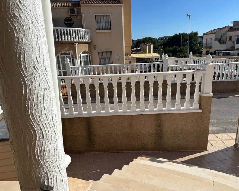 3 chambre Villa/Maison Semi-Mitoyenne à vendre à Villamartin avec piscine garage - 259 000 € (Ref: 9347908)