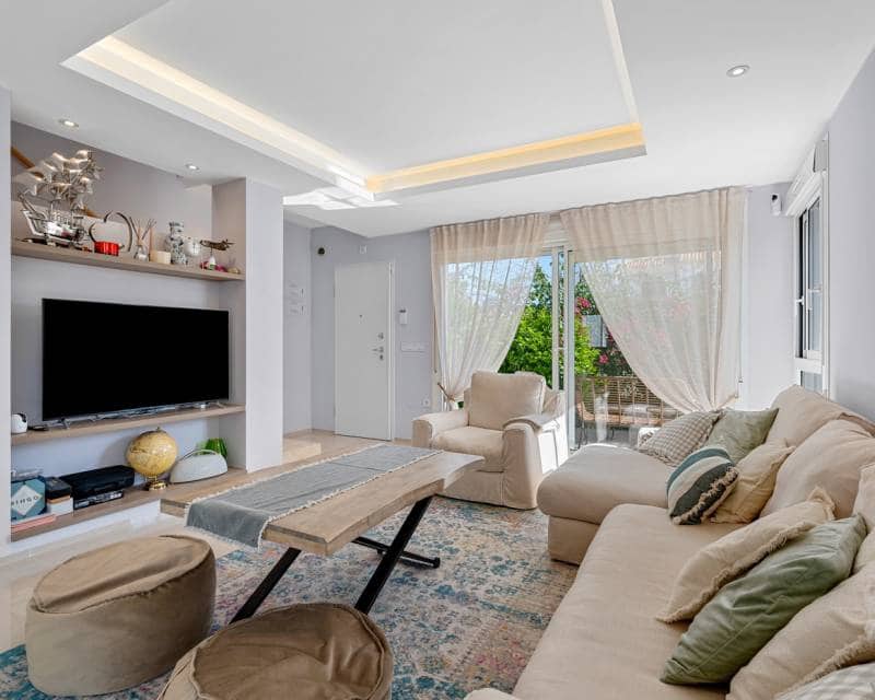 3 soverom Rekkehus til salgs i Ciudad Quesada med svømmebasseng garasje - € 379 000 (Ref: 9348046)