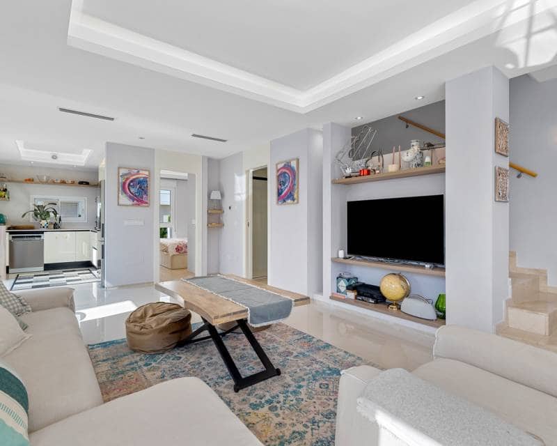 3 soverom Rekkehus til salgs i Ciudad Quesada med svømmebasseng garasje - € 379 000 (Ref: 9348046)